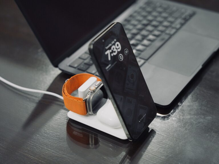 ESR’s Qi2 3-in-1 Wireless Charging Station is Exclusively Discounted for AnotherApple Readers