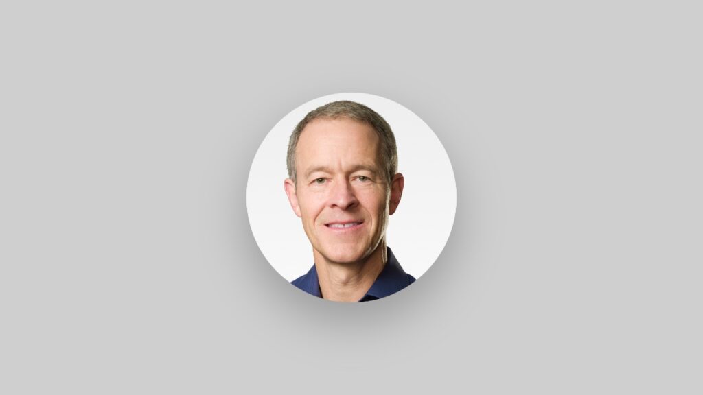 Apple COO Jeff Williams steps down.