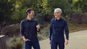 Apple CEO Tim Cook is Stepping Down